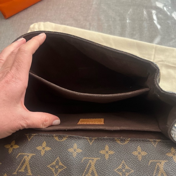 Louis Vuitton Monogram Crossbody Bag with Gold Accents - Picture 5 of 15